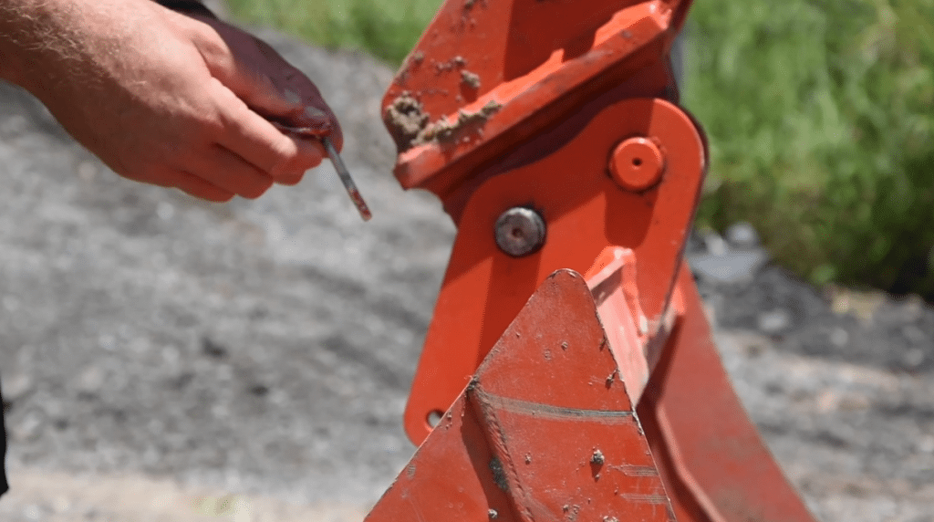 Step 1 - remove the bucket of the pin - how to change mini excavator bucket