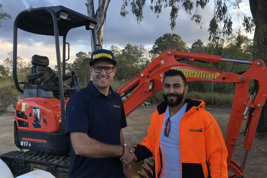 diggermate franchisee shaking the hand of diggermate founder